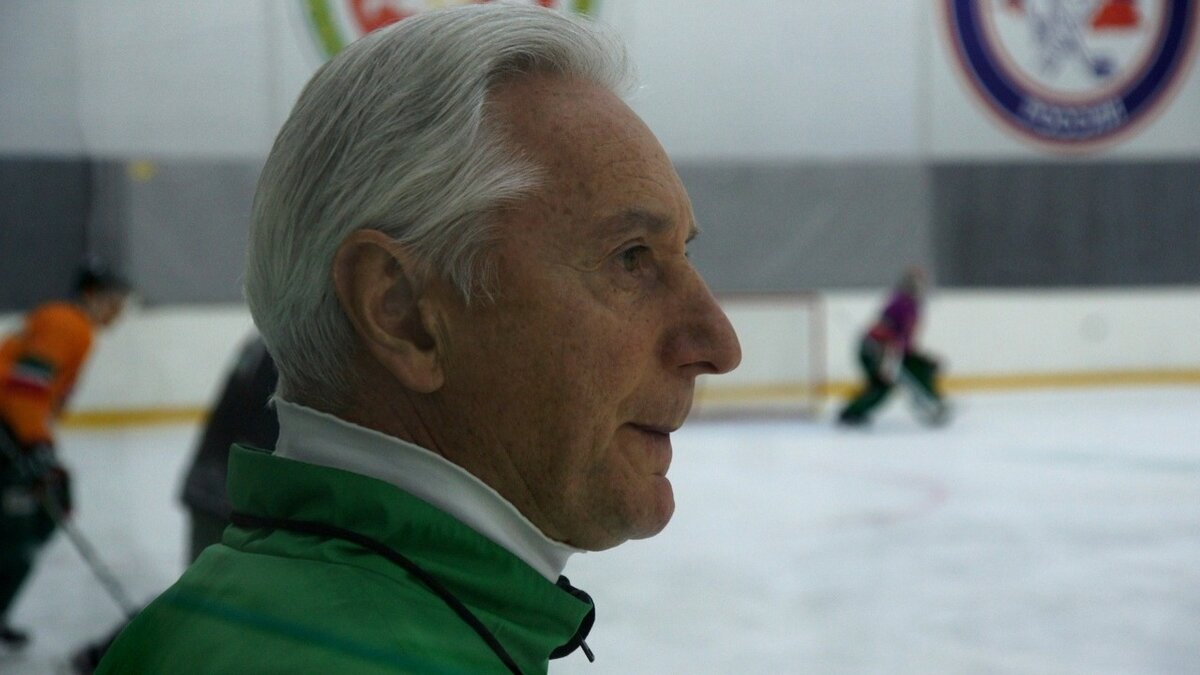     Главный тренер казанского «Ак Барса» Зинэтула Билялетдинов после подписания нового контракта с клубом стал самым высокооплачиваемым специалистом в Континентальной хоккейной лиге (КХЛ).