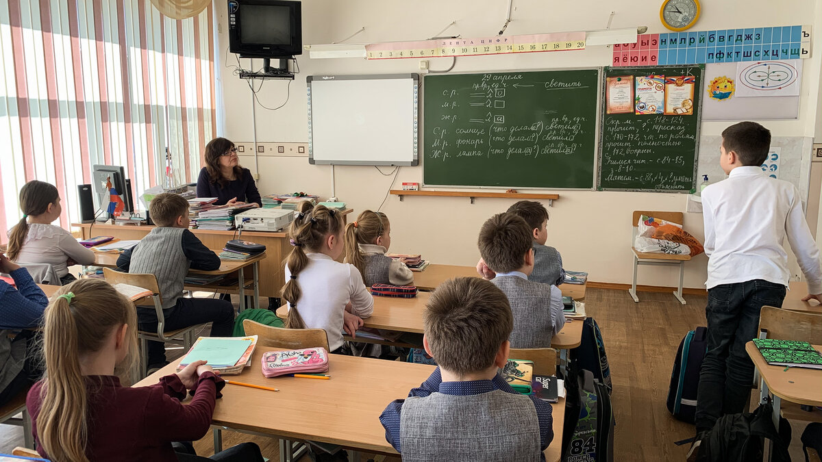     В школах наиболее остро дефицит ощущается среди учителей начальных классов — 140 открытых вакансий.
