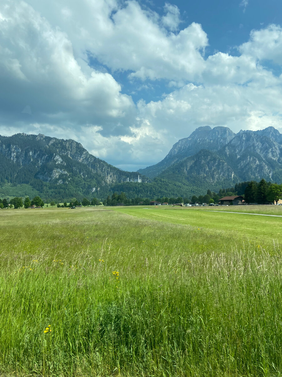 Едва различимый замок Нойшванштайн 