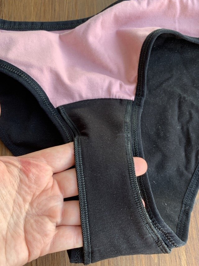 Сам впитывающий слой из гипоаллергенной ткани. Ничего не преет, не раздражается. Фото: архив автора