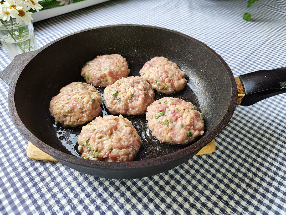 Котлеты из свино-говяжьего фарша и сырого картофеля | Готовим вкусно дома/  Кулинария/ Рецепты | Дзен