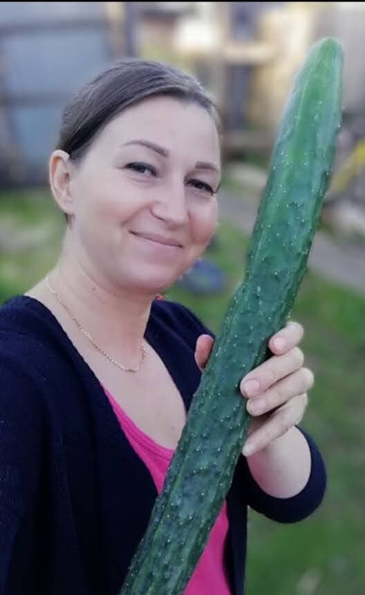 Я на фото ,прошлых лет.