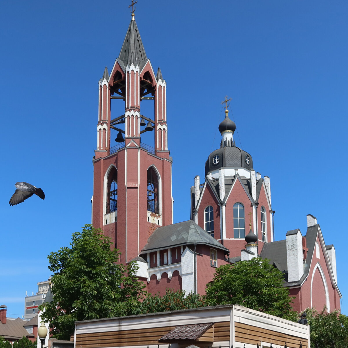 Купол и колокольня Троицкого храма в г. щелково. Июнь 2023 года.