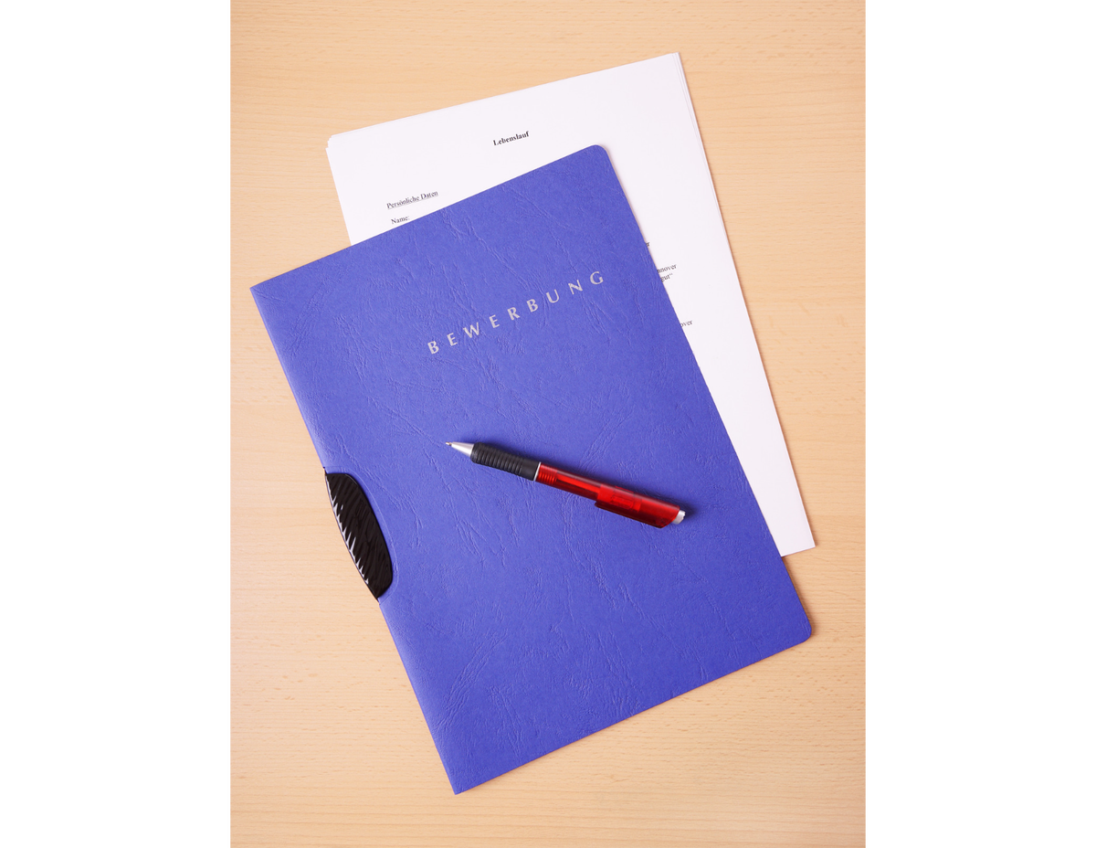 Еще несколько лет назад резюме отправляли исключительно в специальных папках по почте.