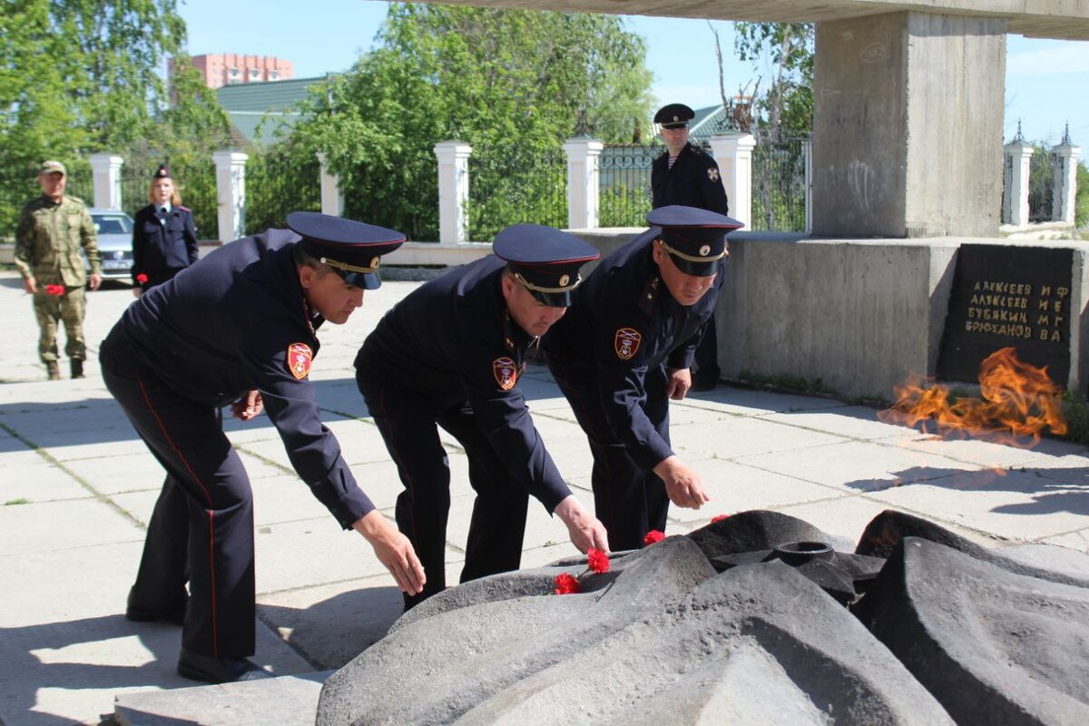 Рисунок возложение цветов к вечному огню