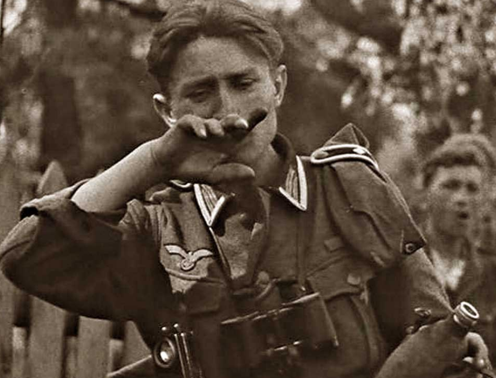 Немец ругается. Грустный немец.