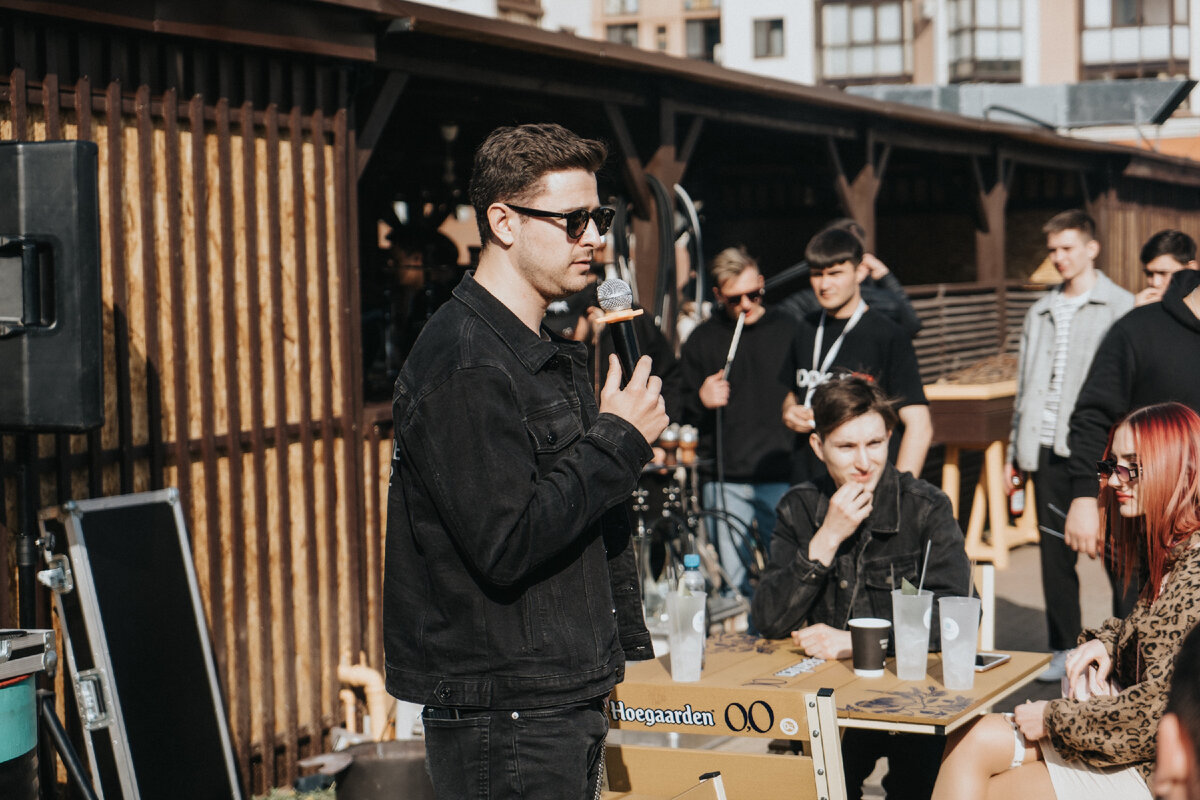 Владимир Миннулин - маркетолог DEUS, организатор тура, ведущий мероприятий тура и по совместительству водитель Dodge:) 