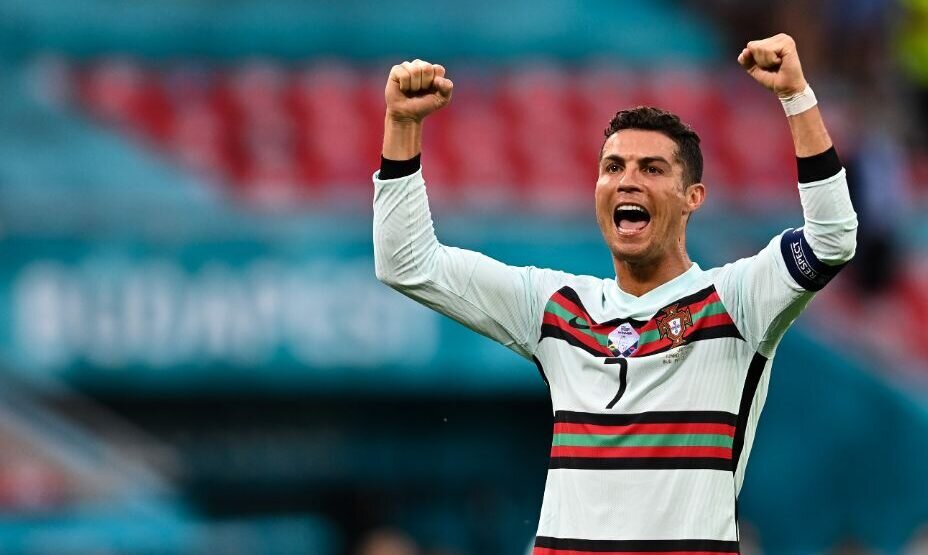    Криштиану Роналду продолжает вписывать свое имя в историю. Фото: Reuters