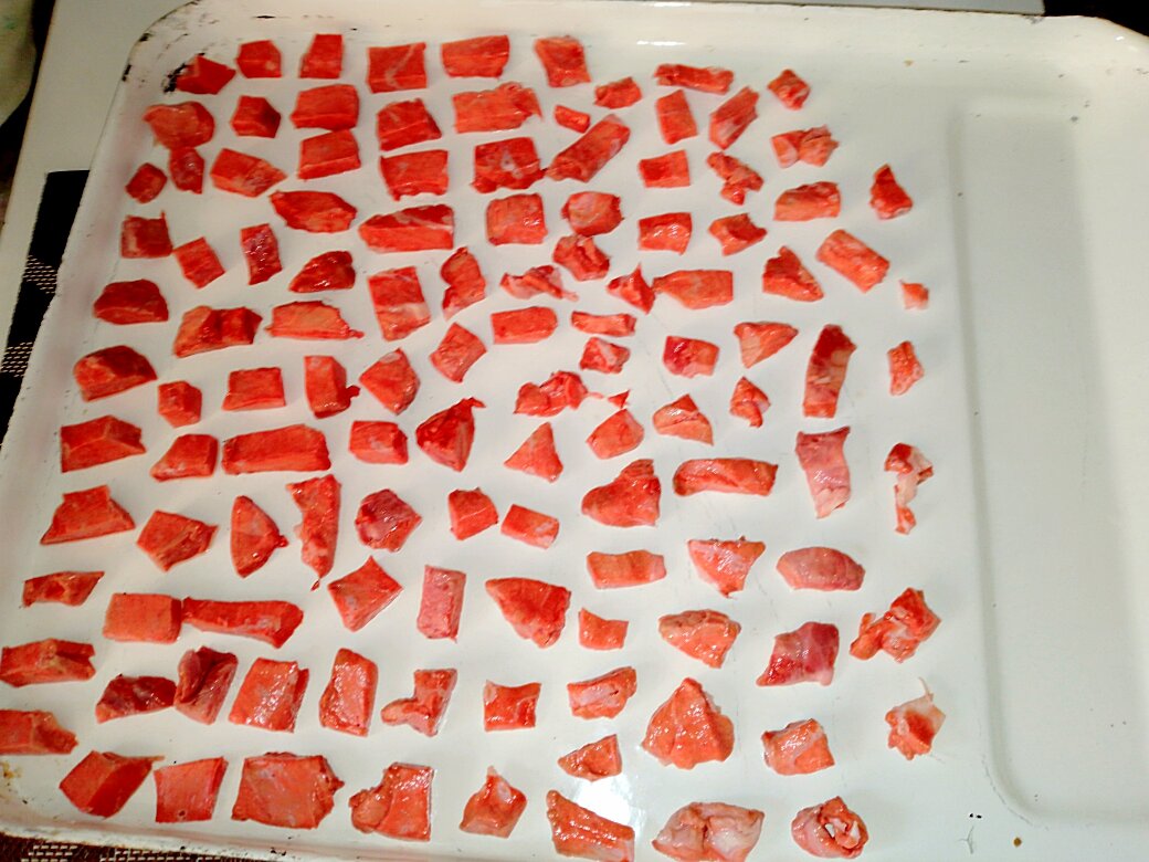 Порезала кусочками.