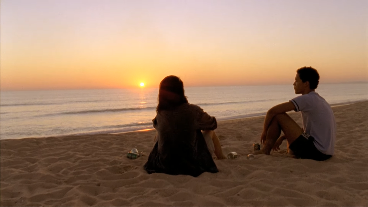 Лисбет со своим молодым другом на пляже в Гренаде