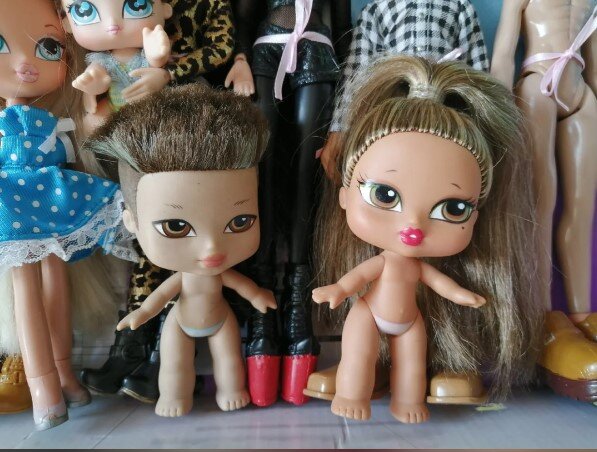 Редкие куклы с Мешка. Эти пухлые дети Братц очень редкие и дорогие. Владельцы за них держатся, поэтому увидеть Bratz Babyz в продажах на отечественных кукло-ресурсах можно лишь изредка. На ибей они бывают чаще, но встает вопрос цены. На Мешке же парень продавался за 590 руб, а девочка за 390. Плюс почта, конечно. Но в тот раз я набрала у этих продавцов еще много кукол, поэтому доставка равномерно распределилась. Дальше лучше, листайте -->