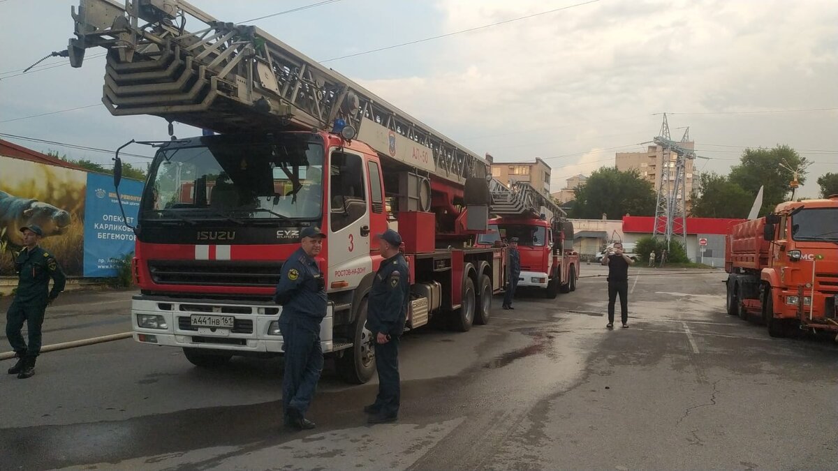     В Ростове-на-Дону пожар вспыхнул в зоопарке на улице Зоологической, 3. Что сейчас там происходит, в фоторепортаже корреспондента RostovGazeta.