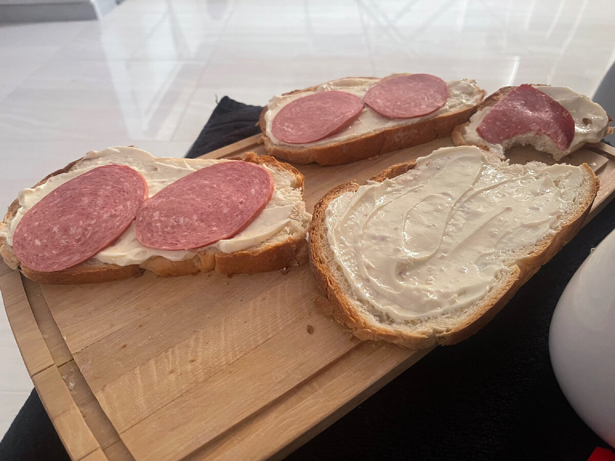 сливочный сыр с колбасой 😁