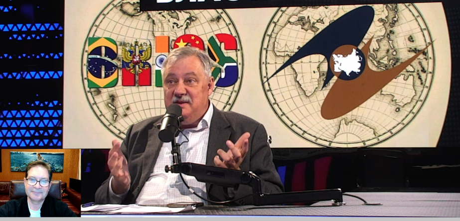 Дмитрий Геннадьевич предложил Андрею Олеговичу обсудить хорошо знакомый предмет: "В Америке - два потенциальных президента, которые могут встретить выборы в тюрьме или под подпиской о невыезде". - "Ну, вы сразу с козырей зашли".