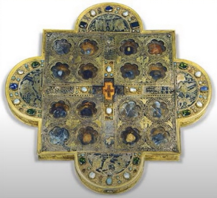 „Arca lui Dionysius”, păstrată în Armeria Kremlinului. Pe lângă fragmentul Crucii dătătoare de viață din centru, conține încă 16 moaște asociate cu Patimile lui Hristos, Nașterea Domnului și Adormirea Maicii Domnului.