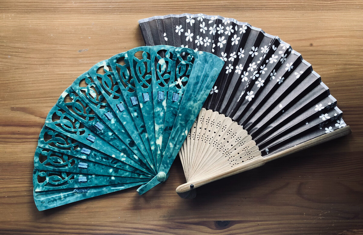зеленый веер достался мне ещё от прабабушки