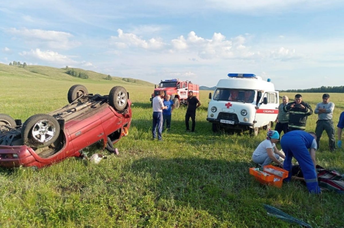    В Башкирии внедорожник вылетел в кювет, пострадали четыре человека