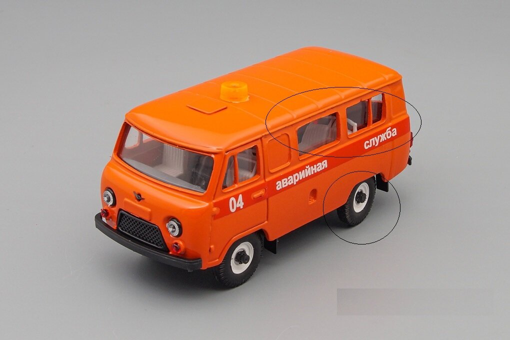 Здесь нет другой стойки, а задние колеса также готовы подрулить на крутом повороте. 