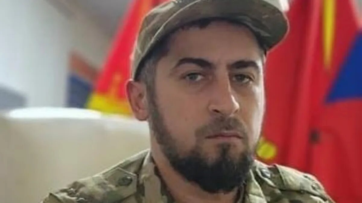 Портрет погибшего командира танкового взвода Эдуарда Ахмедханова. Фото: Фарид Ахмедов/ВКонтакте