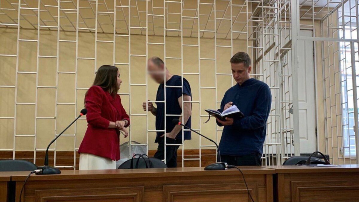     Экс-проектировщик красноярского метро Олег Митволь заявил родным о том, что его сокамерник угрожал его убить.