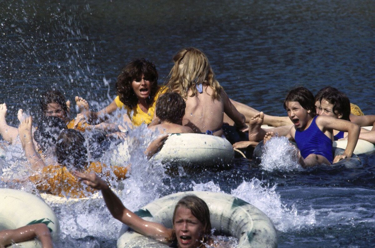 Кадр из фильма "Пиранья" (1978)