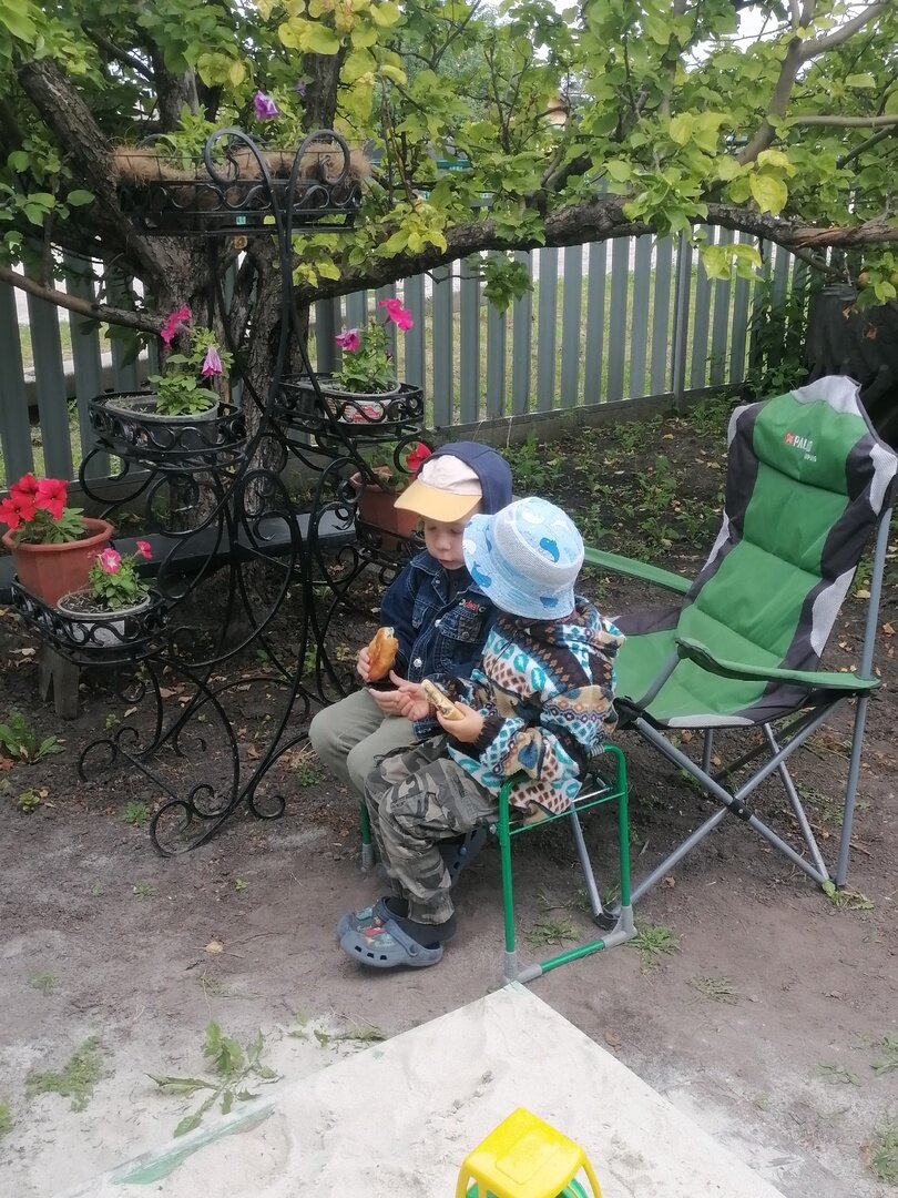 Пирожки ох и вкусные на улице