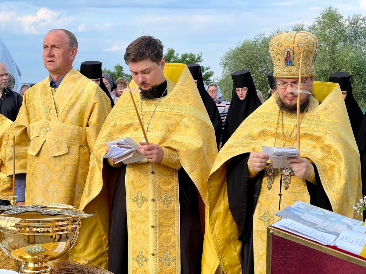 Какая будет служба в церкви. Церковь. Служба в церкви.