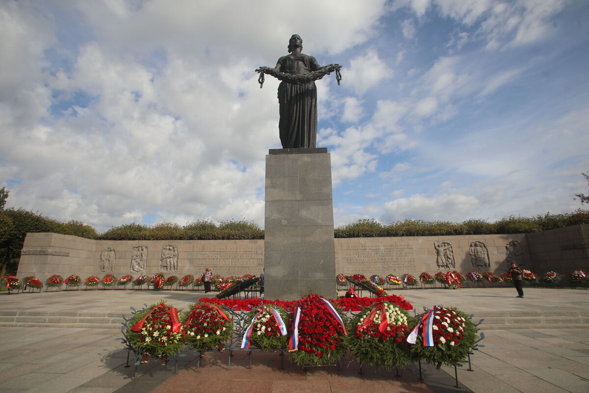 пискаревское кладбище в ленинграде фото