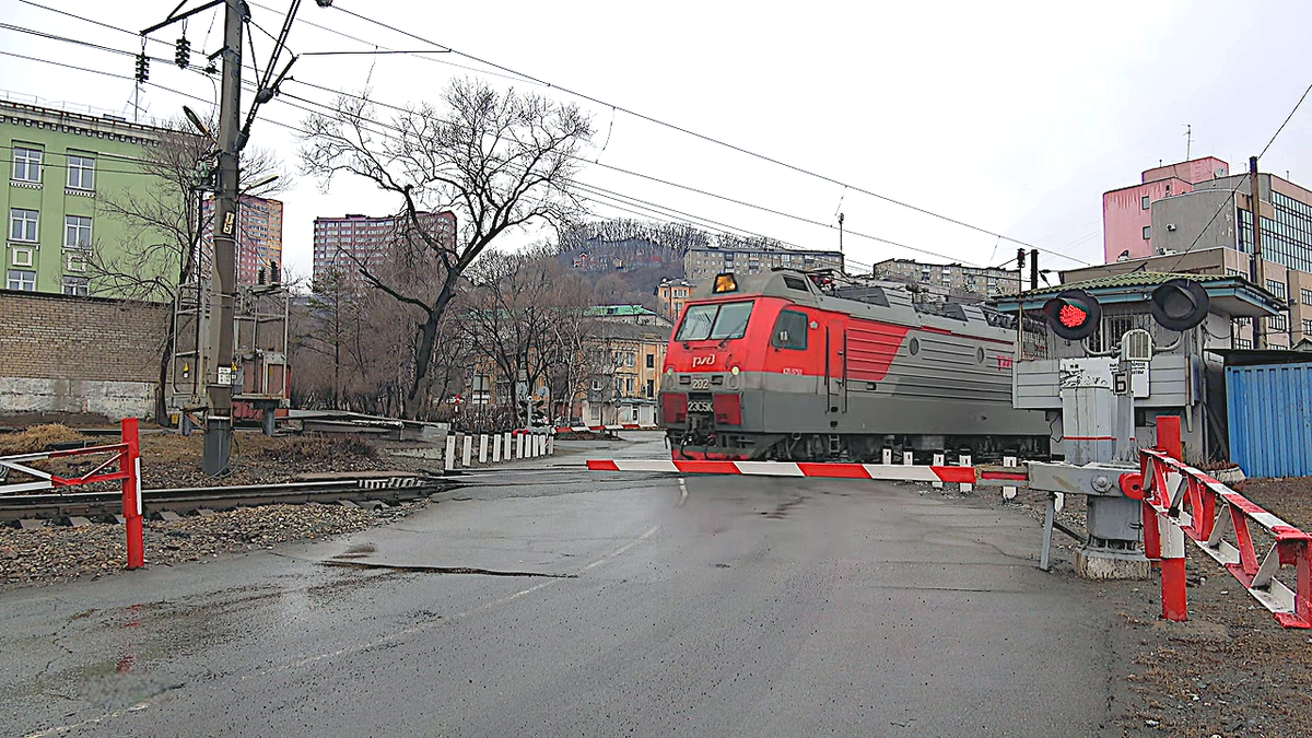 Рельсы бесстыковой путь. Жд станция владиславовка. Ширина европейской железнодорожной колеи и российской. Контактный рельс на жд. Ж/д пути с контррельсами.