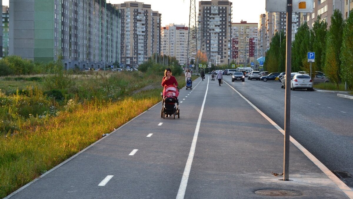     Новый тротуар обустроили для нижегородцев на улице Раевского в Автозаводском районе. Пешеходная дорожка ведет ко Дворцу спорта «Северная звезда» и парку им. 777-летия Нижнего Новгорода. Этой новостью поделился мэр Юрий Шалабаев в Telegram.