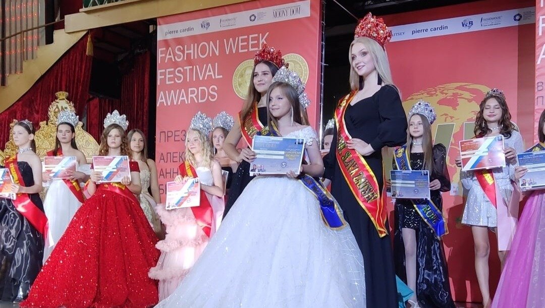     Юная жительница Нижнего Новгорода Ульяна Костенко завоевала первое место в международном конкурсе красоты «Young Miss Europe 2023». О победе рассказала мама девочки на своей личной странице в соцсетях.