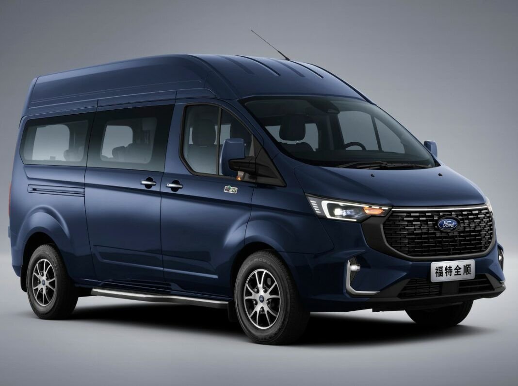 Микроавтобус Ford e Tourneo Custom
