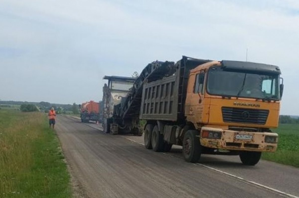    Дорогу в Хиславичском районе ремонтируют в рамках нацпроекта