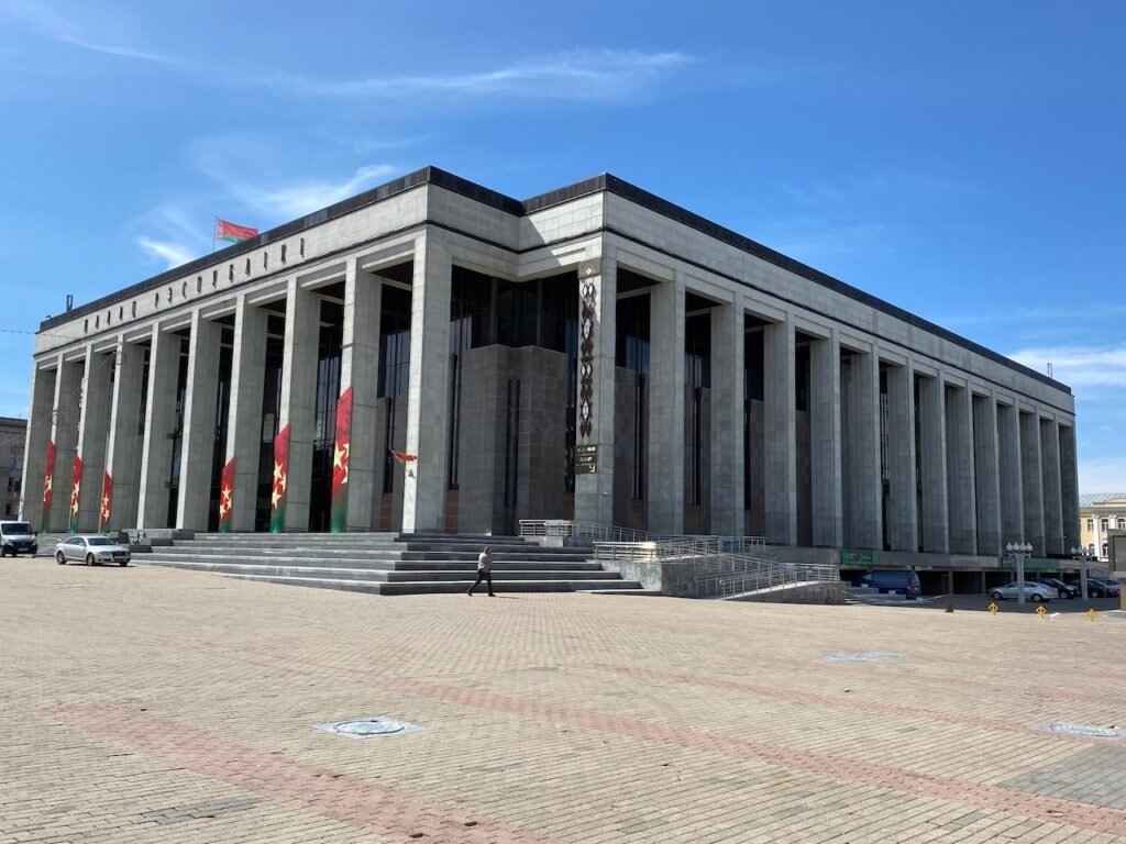 Дворец республики сколько мест
