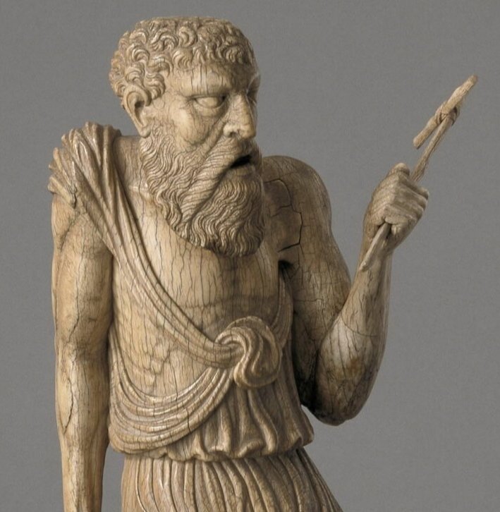 Здесь хорошо виден поперечный шов от склейки на руке