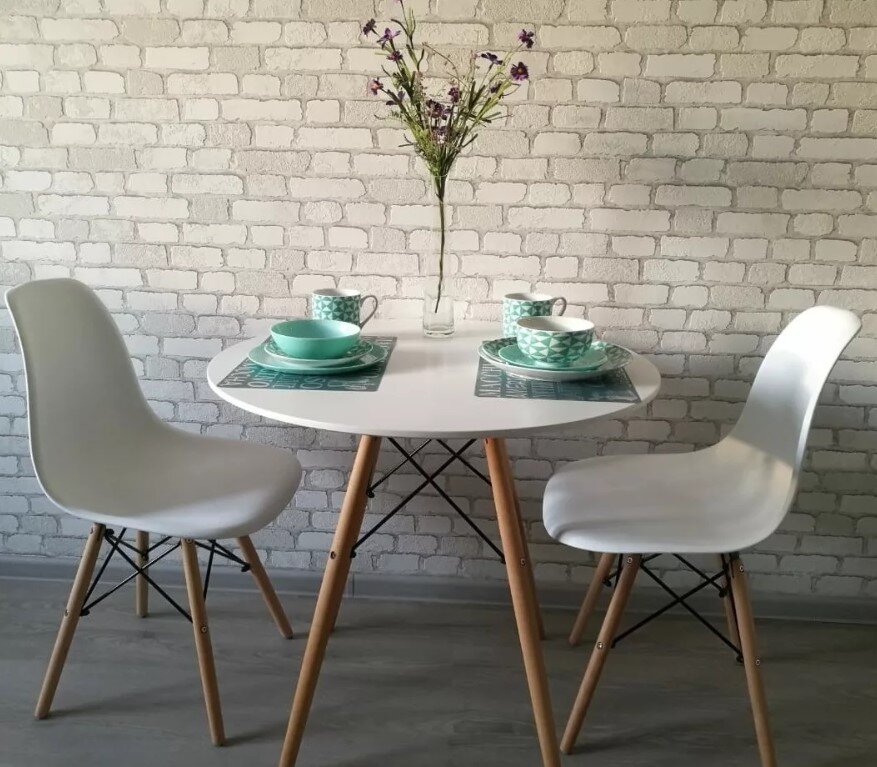 https://stulstyle.ru/obedennye-stoly/stol-eames-d-80