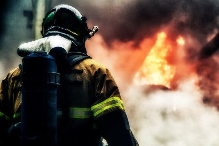    На пожаре в Бузулуке огнеборцы спасли двух человек Кристина Просвиркина