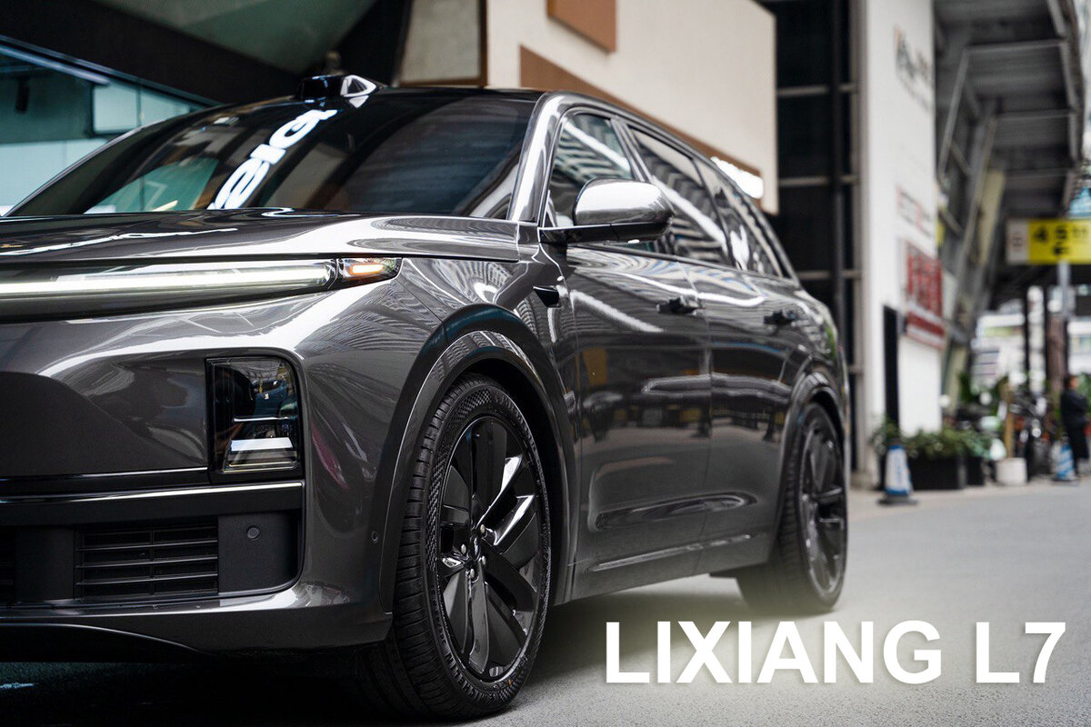 ✔️ Кроссовер Li auto Ideal L7 / Гибрид
✔️ Страна сборки Китай
✔️ Габариты: 5050*1995*1750 мм / колесная база 3005 мм
✔️ Клиренс (высота дорожного просвета) - 180 мм 
✔️ Два электро двигателя на 449 л.с + генератор на 154 л.с 1.5T L4 крутящий момент 620 Н·м 
✔️ Запас хода в режиме Гибрид - 1100 км
✔️ Запас хода на чистом электротяге WLTC (км) - 175 км
✔️ Запас хода на чистом электротяге CLTC (км) - 210 км
✔️ Батарея: тройная литиевая 42.8 кВт
✔️ Разгон: 5.3 сек 
✔️ Привод: 4 WD
✔️ Подвеска: спереди на двойных поперечных рычагах, а сзади многорычажка
✔️ Багажник: 495 л
✔️ Объем топливного бака генератора: 65 л
✔️ Колеса: 255/50/R20 и R21 (доступны к заказу дополнительно 10 000 Юаней) на резине Michelin Pilot Sport 4
✔️ Электрическая выдвижная подножка (доступна к заказу дополнительно 10 000 Юаней)
----------------------

✔️ Коробка: односкоростная коробка передач для электромобилей
✔️ Максимальная скорость (км/ч): 180
✔️ Доводчики дверей
✔️ Тип двигателя: L2E15M - 113 кВт
✔️ Расположение двигателя горизонтальное
✔️ Топливо генератора: Бензин 95
✔️ Экологический стандарт VI
✔️ Метод охлаждения аккумулятора: жидкостное охлаждение
✔️ Функция контроля давления в шинах
✔️ ISOFIX
✔️ Анти блокировочная система ABS
✔️ Система распределения тормозного усилия EBD/CBC
✔️ Система помощи при торможении EBA/BAS/BA
✔️ Автоматическое включение аварийной сигнализации при экстренном торможении
✔️ Антипробуксовочная система ASR/TCS/TRC
✔️ Система электронного контроля устойчивости ESC/ESP/DSC
✔️ Изменение передаточного отношения руля (VGS/VGRS)
✔️ Система помощи при спуске с горы (DAC)
✔️ Система помощи при старте на подъеме (HAC)
✔️ Система предотвращения выезда из полосы движения (LKA)
✔️ Система адаптивного освещения дороги (AFS)
✔️ Система мониторинга слепых зон
✔️ Система распознавания дорожных знаков
✔️ Датчик дождя
✔️ Датчик света
✔️ Адаптивный круиз контроль
✔️ Ассистент удержания полосы движения
✔️ Считывание дорожных знаков
✔️ Круговой обзор 360 градусов 
✔️ Прозрачное шасси
✔️ Автоматическая парковка
✔️ Автоматическая помощь при смене полосы в движении
✔️ Система рекуперации энергии при торможении
✔️ Электрический багажник
✔️ Электропривод боковых зеркал
✔️ Зеркала с функцией автоподстройки на заднем ходу
✔️ Электрообогрев зеркал
✔️ Скрытая электрическая дверная ручка
✔️ Память рулевого колеса
✔️ Цифровой дисплей HUD
✔️ Встроенный автомобильный регистратор
✔️ Функция памяти электрических сидений
✔️ Подогрев всех 4х сидений
✔️ Вентиляция всех 4х сидений
✔️ Массаж всех 4х сидений
✔️ Второй ряд сидений с электроприводом
✔️ Четырех зонный климат контроль
✔️ Подогрев руля
✔️ Подогрев зеркал
✔️ Обогрев заднего стекла
✔️ Центральный экрана 15,7 дюйма
✔️ Развлекательный экран для пассажира 15,7 дюйма 
✔️ Голосовой помощник
✔️ Управление жестами
✔️ Смарт-чип: двойной Qualcomm Snapdragon 8155
✔️ Nvidia Orin-X 
✔️ LED освещение
✔️ Светодиодные дневные ходовые огни
✔️ Подсветка салона 256 цветов
✔️ Многослойные акустические стекла спереди и сзади 
✔️ Задняя полусфера с тонировкой
✔️ Камеры - 11шт.
✔️ Ультразвуковые радары - 12шт.
✔️ Радар миллиметровых волн - 1шт.
✔️ Лидар на крыше  - 1шт.

И AD Pro, и AD Max обладают мощными возможностями визуального восприятия с помощью искусственного интеллекта.
Самостоятельно разработанная система восприятия pure visual AI и алгоритм BEV обеспечивают комплексную и интеллектуальную защиту безопасности вождения и путешествий.

⚡️ Интеллектуальный чип для вождения AD Pro
Чип Horizon Journey®5

⚡️ Интеллектуальный чип AD Max для вождения
Чип Nvidia Orin-X×2

📌 Пользователи заказавшие Ideal L7 с 8 февраля 2023 года по 30 апреля 2023 года, получат комплект домашней защиты ideal L7 (накладка для ног TPE, накладка для багажника).

* Пневматические подвеска только для моделей Pro и Max.