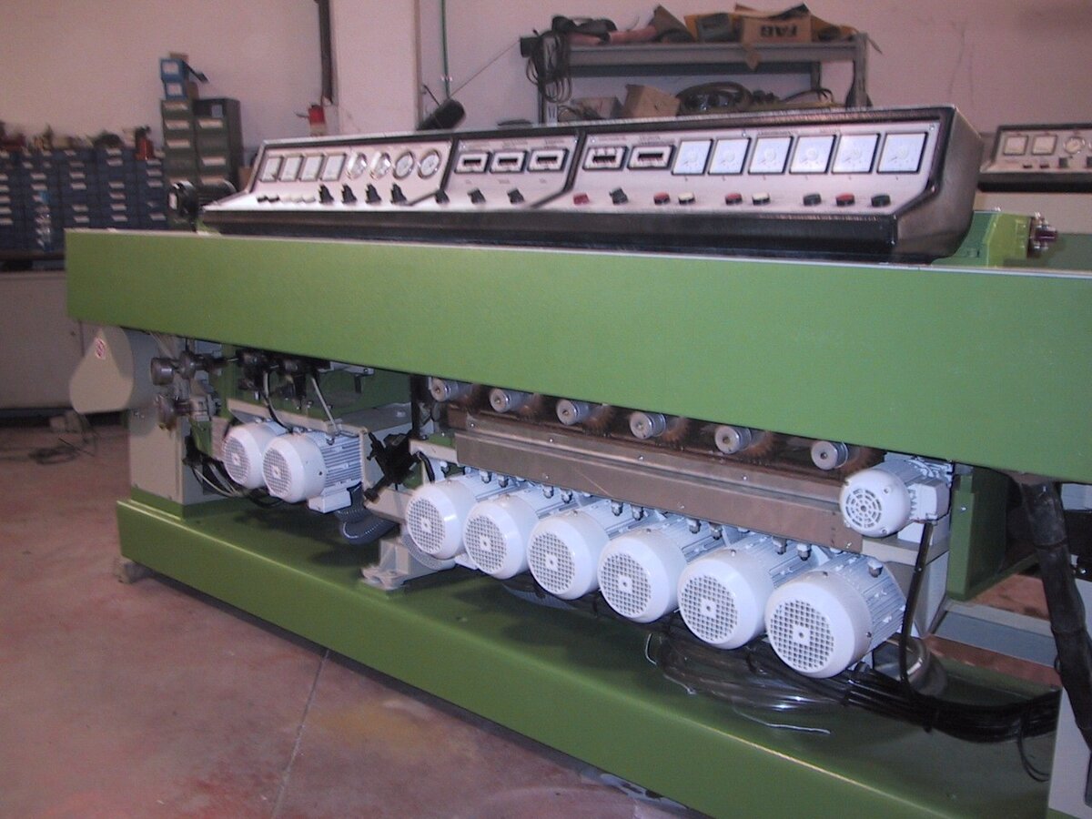 С  этого станка срисовали