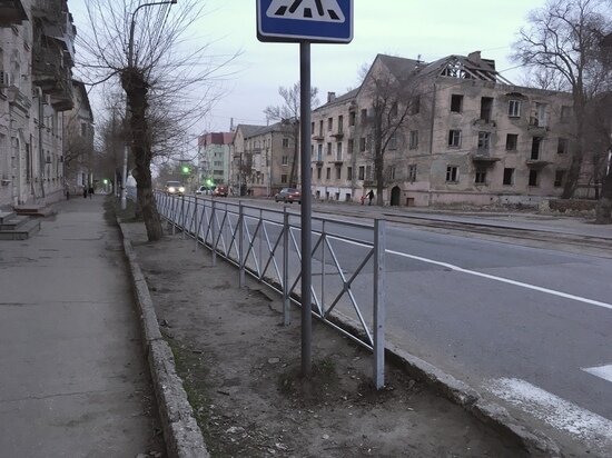     Ограждение у Азина, 38. Фото: saratov.mk.ru "МК в Саратове"