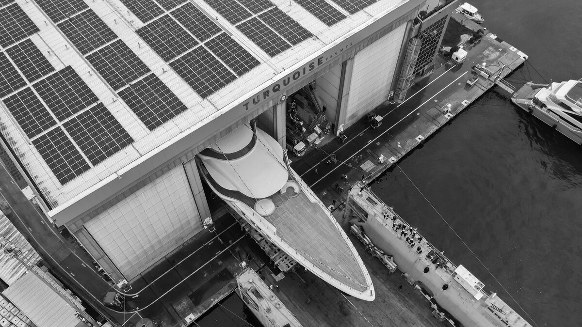 Infinite Jest – один из нескольких крупных проектов, над которыми работает Turquoise Yachts