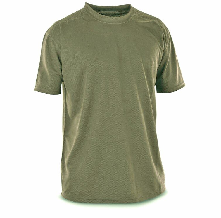 1. Базовый слой - является влагоотводящим нательным бельем. Состоит из  футболки, трусов, носков.  Очень быстро сохнет за счет синтетического состава. В жару и холод обеспечивает нормальный отвод влаги от тела и циркуляцию воздуха. Является базовым и носится под все слои. Белье с технологией Coolmax - личная зависимость автора (комфорт на уровне хлопка, но очень быстро сохнет).