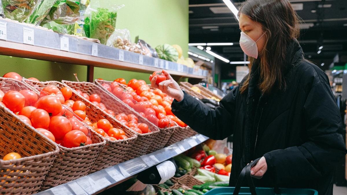    Девушка в супермаркете:pexels.com