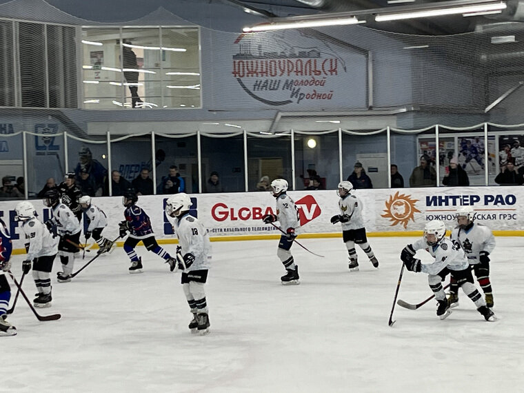    Дети пришли в восторг от встречи с любимыми хоккеистами