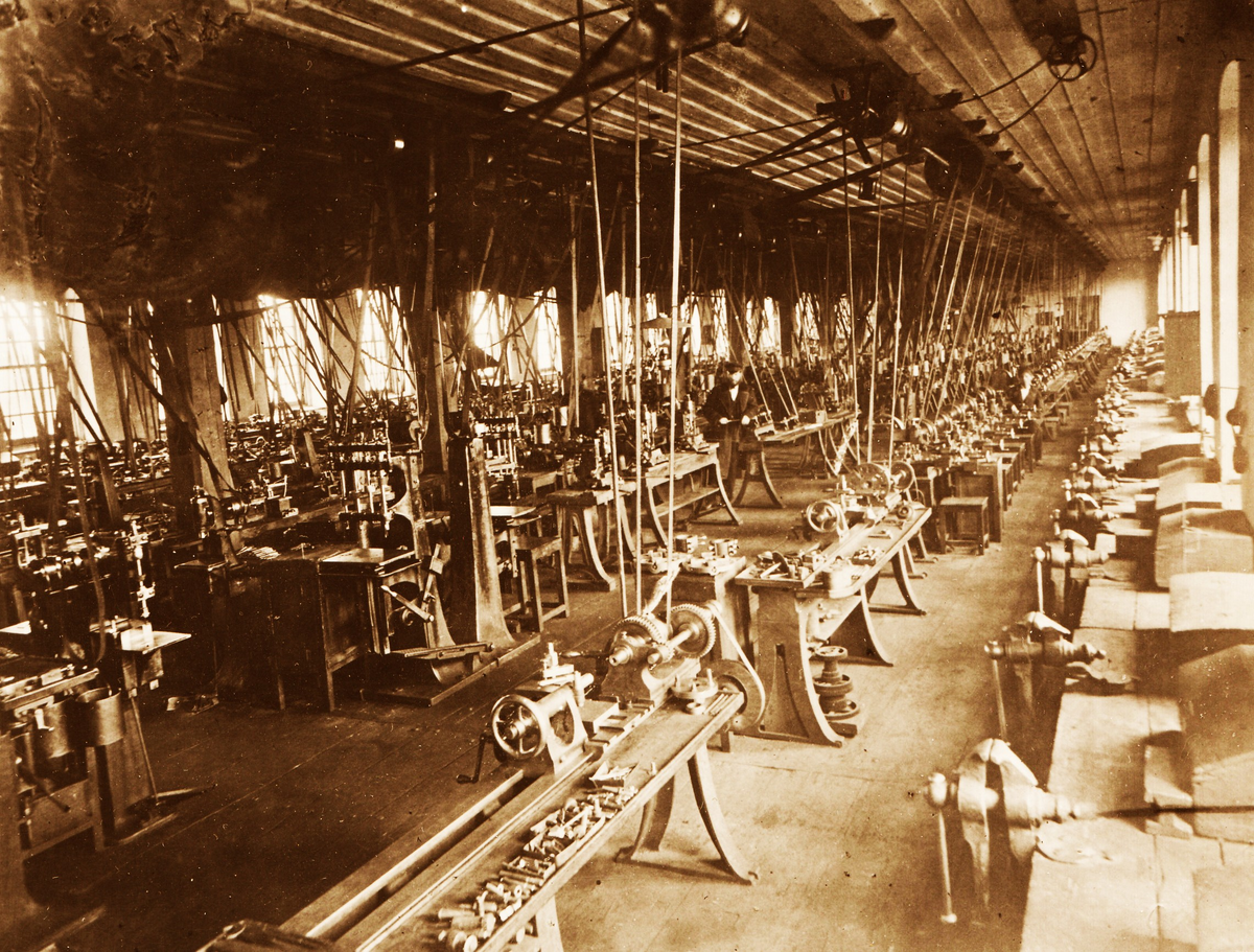 Главный корпус Ижевского оружейного завода. Фото с сайта: https://tehne.com/