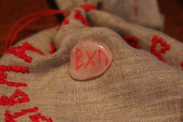 рунический став на любовь и отношения. магия рун любви. руна для привлечения любви. магические символы любви. символы привлекающие любовь.