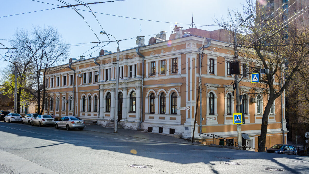 Алексея Толстого, 50 / Пионерская улица, 17 - Дом дворянского собрания