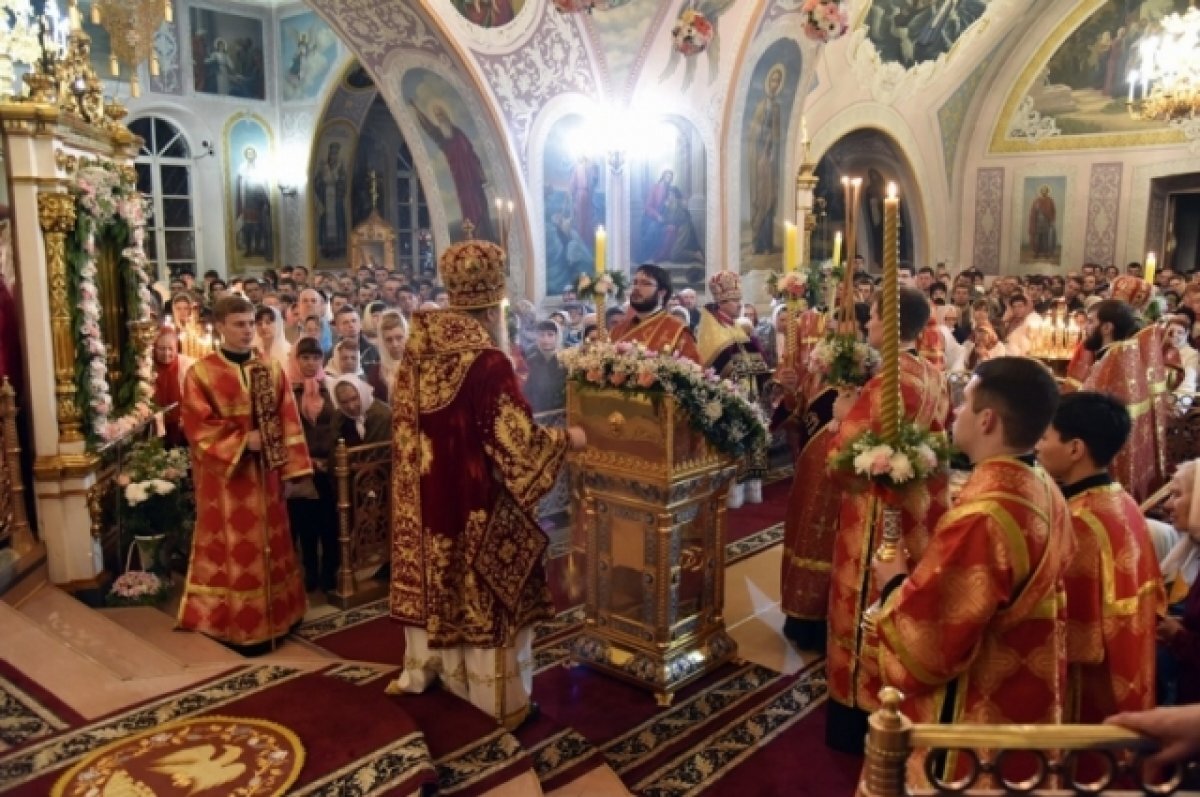 Богослужение в никольском храме солнечногорска. Никольский кафедральный собор Оренбург расписание богослужений.