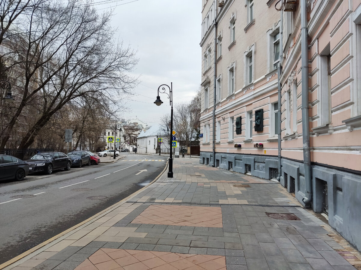 От Пушкинской до Арбатской не по бульвару. Вариант 1. Пешеходный маршрут. |  Прогулки по Москве | Дзен