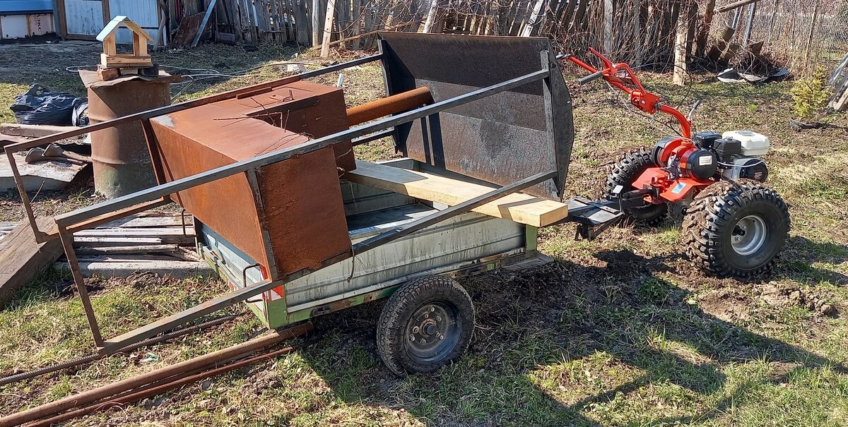 Под весом мангала узкие колёса тележки сильно продавливают мягкую землю. Большие колёса буксуют. 